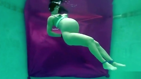 pregnant underwater