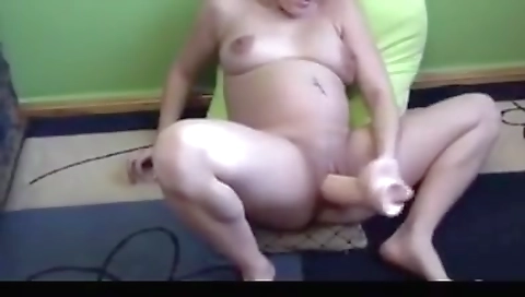 On 8th month of her pregnancy but still so horny Video 3
