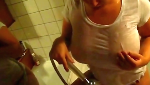 Nasses Tittenfleisch in Shirt